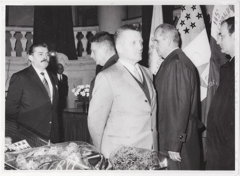 Gattatico-Reggio Emilia, 27-30 marzo 1970, Funerali di Alcide Cervi, camera ardente di Alcide nella Sala del Tricolore di Reggio Emilia, picchetto d'onore